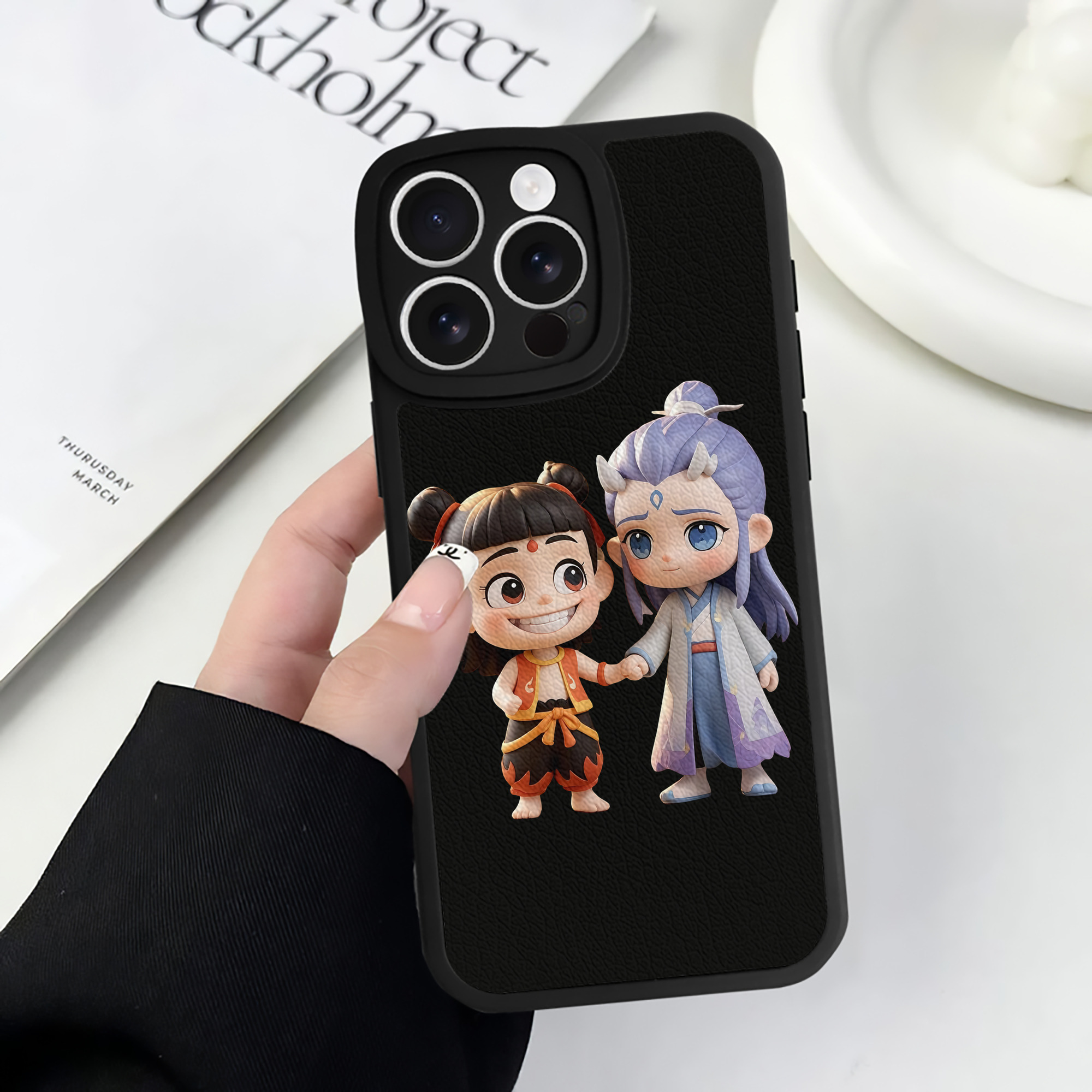 （画像用） Ne Zha 2 ナタ 魔童の大暴れ 【iPhone 16シリーズ対応】シリコンスマホケース（レザー調） 材質：シリコン